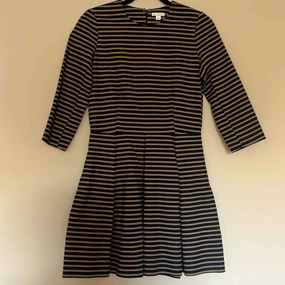Gap fit and flare dress with pockets vintage